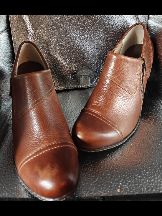 b.o.c. Shoes - b.o.c. Women's Chestnut Brown Leather Side Zip Booties